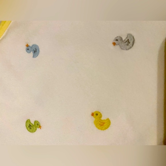 🐥CARTER’S🐥 EMBROIDERED DUCKS SUPER SOFT COTTON UNISEX BABY BLANKET 🐣 - Picture 4 of 5